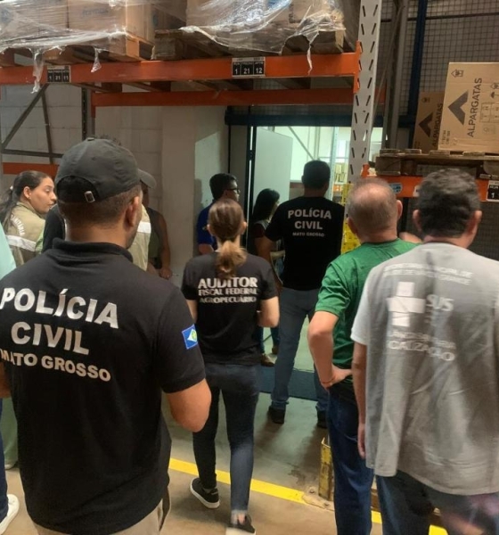 Polícia Civil e Mapa fiscalizam distribuidora de Várzea Grande e retêm mais de 7 mil whiskies com suspeita de adulteração