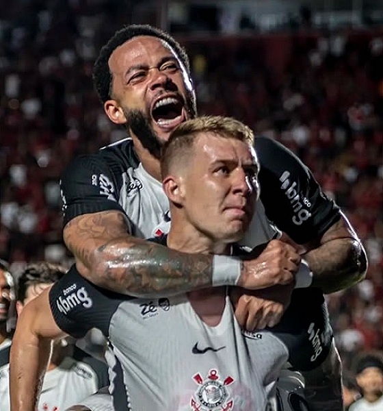 Corinthians marca no fim, vence o Vitória e respira fora da zona de rebaixamento  