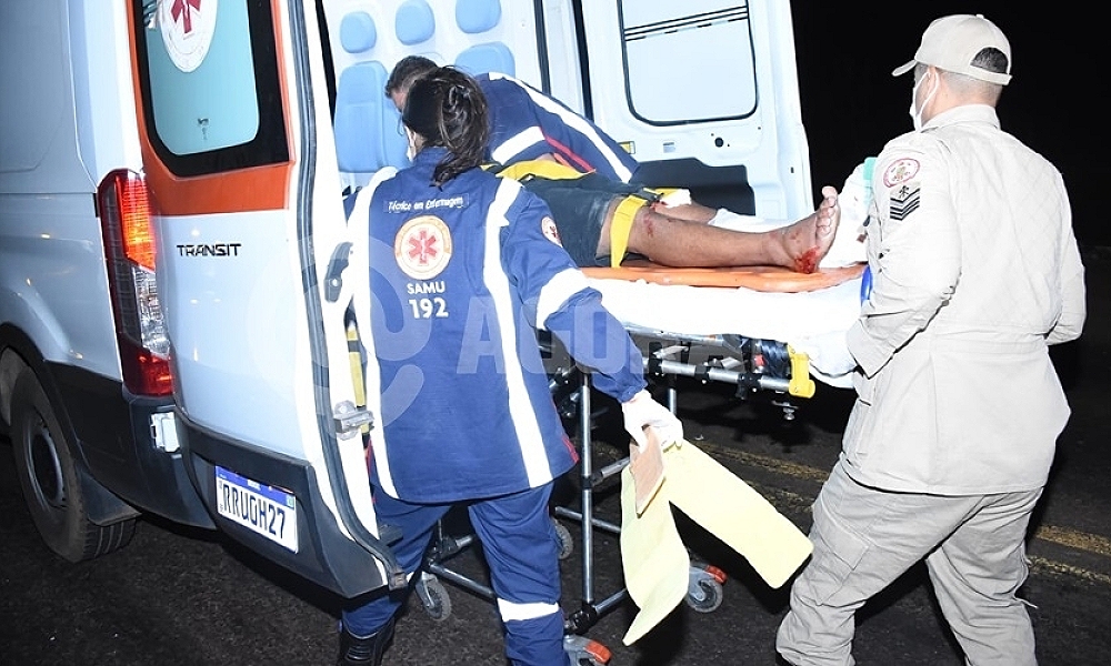 Motociclista de 18 anos sofre fratura em acidente envolvendo carro em anel viário