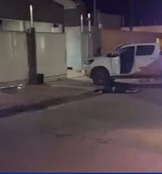 Homem em Hilux é perseguido e assassinado na porta de casa