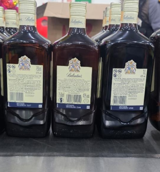 Fiscalização conjunta apreende 30 garrafas de whisky suspeitas de adulteração com metanol em Itanhangá