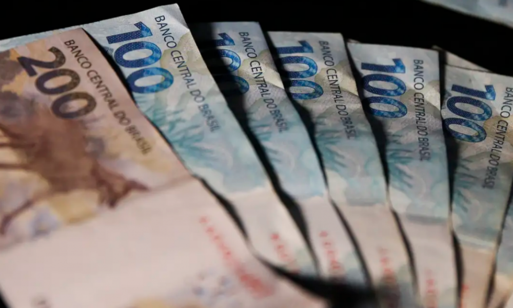 Pesquisa vê empresários ligeiramente confiantes com a economia