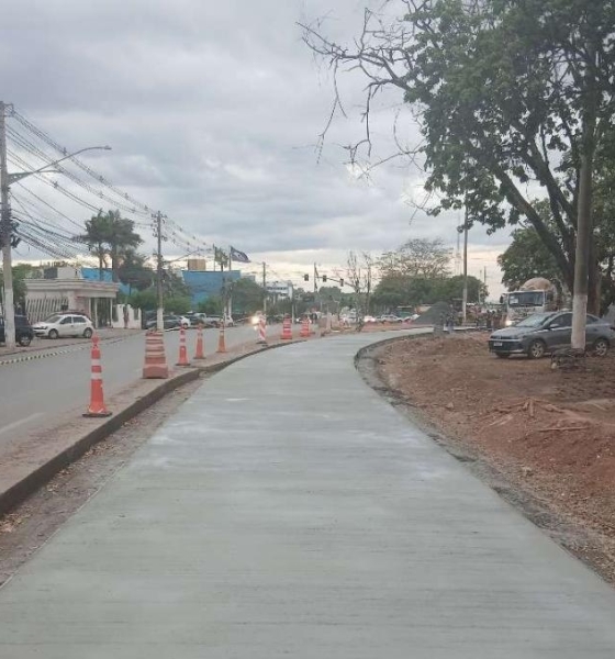 Governo de MT inicia ligação entre pista de concreto e asfalto na Avenida do CPA