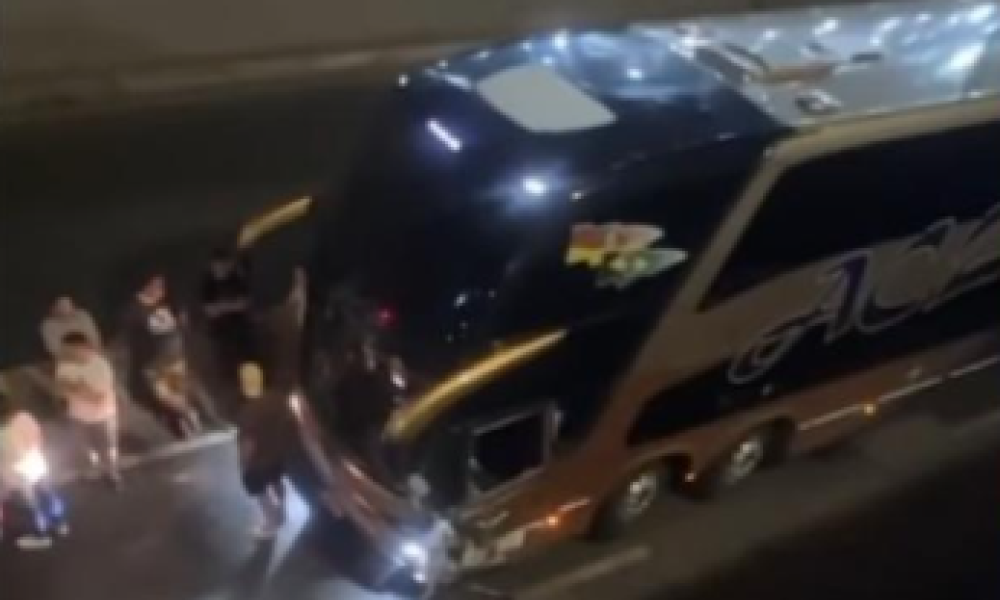 Ônibus entra na contramão e provoca acidente em Cuiabá