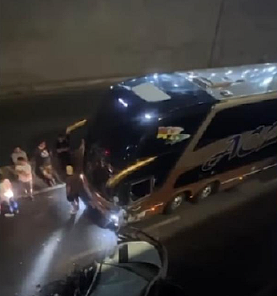 Ônibus entra na contramão e provoca acidente em Cuiabá