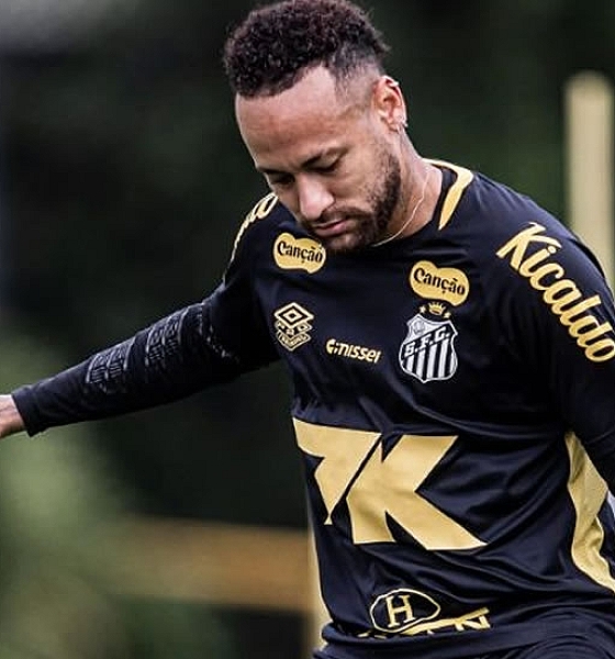 Santos põe fim ao 'caso Neymar' e confirma camisa 10 como capitão 