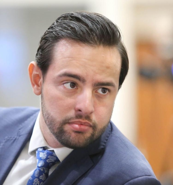 Justiça ordena Ulysses Moraes apagar vídeo de “pesquisa política” gravado com idoso sem autorização