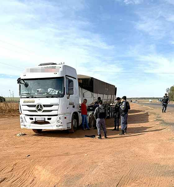 Após roubo: Caminhoneiro é sequestrado e deixado na Rodovia do Peixe