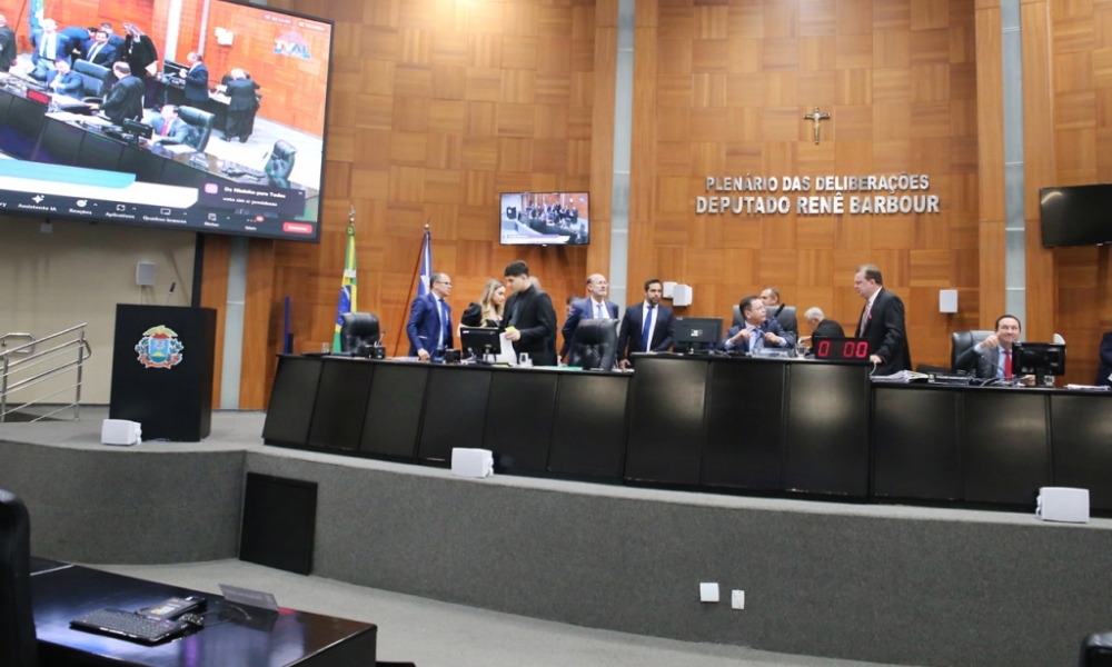 Deputados aprovam em segunda votação PLC que trata do sistema ferroviário