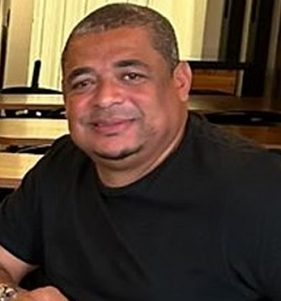 Com problemas judiciais, Vampeta contrata “cafetina dos famosos”