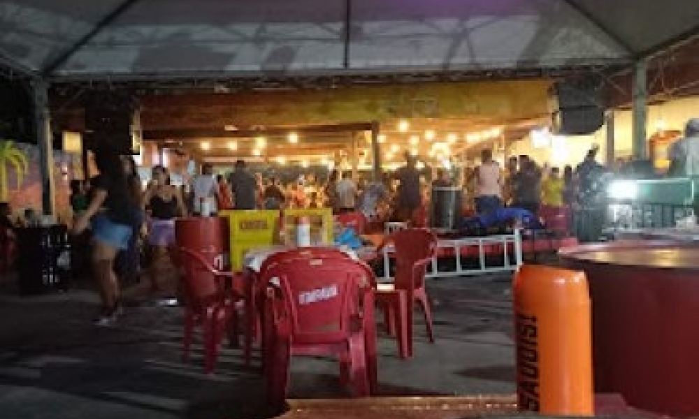 Policial penal saca arma em bar e é presa após confusão em Cuiabá
