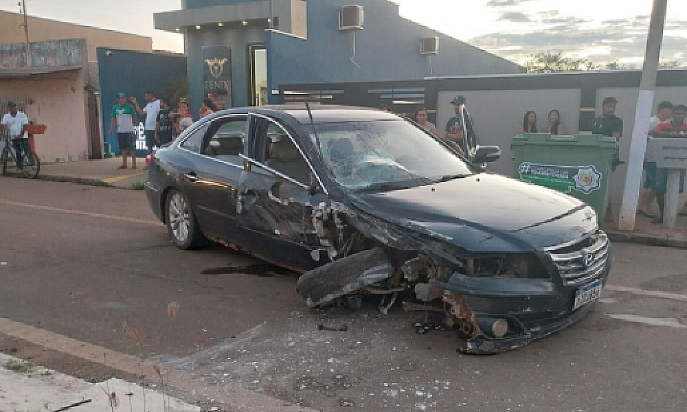 Motorista embriagado perde controle e colide com carro estacionado em Juscimeira