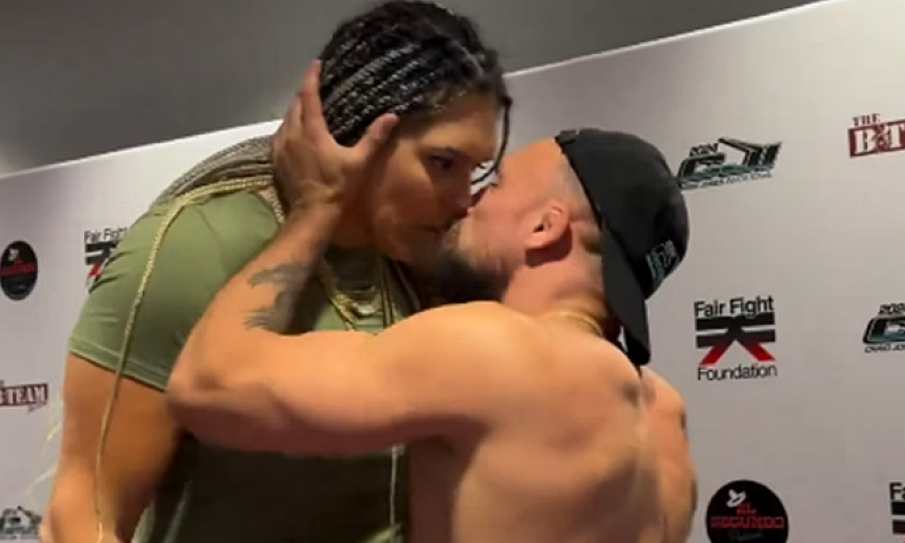 Adversário beija brasileira à força antes de luta intergênero