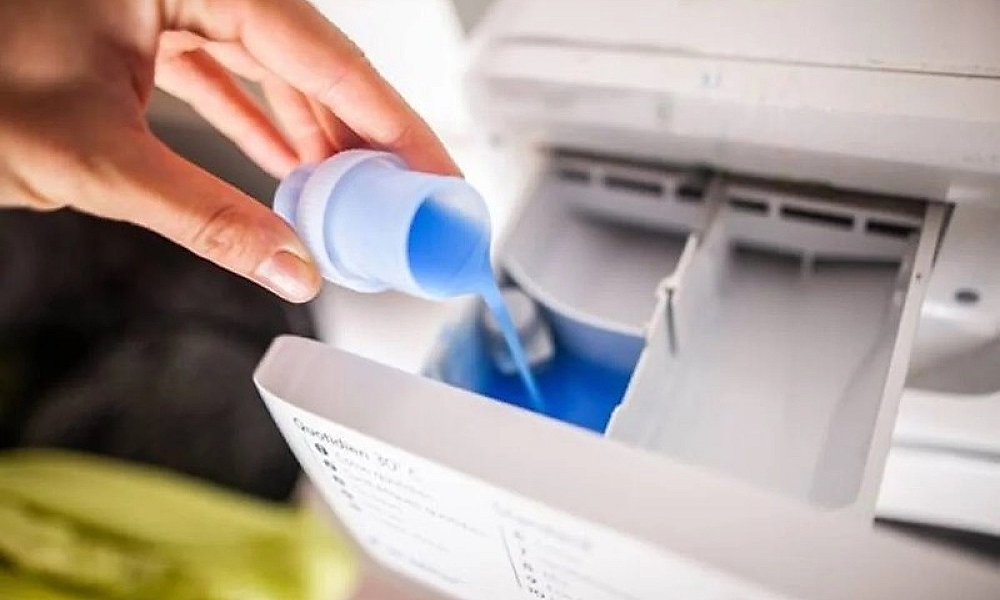 Anvisa determina recolhimento de lotes de lava-roupas Ypê após detecção de contaminação