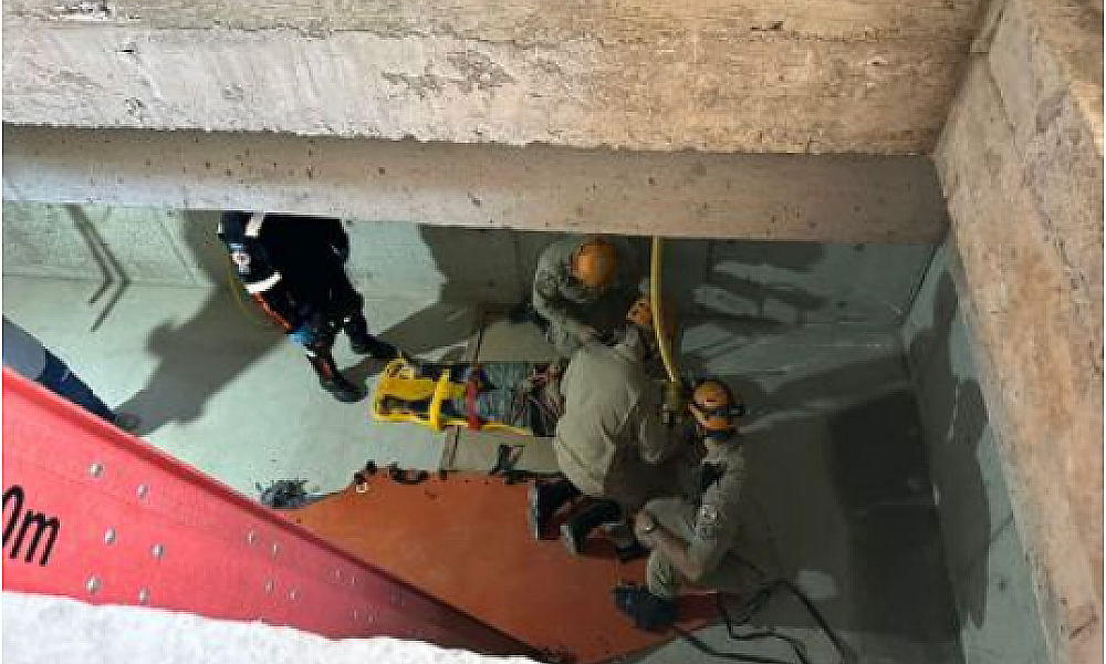 Mulher cai em fosso de obra em condomínio em Cuiabá