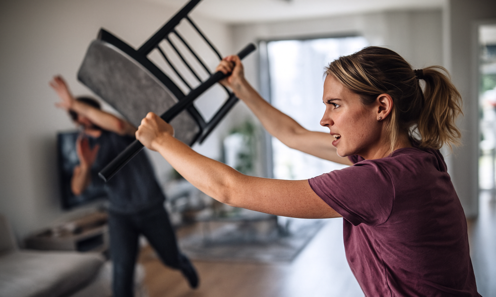 Mulher agride marido após retornar embriagada de festa 