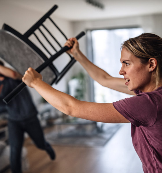 Mulher agride marido após retornar embriagada de festa 