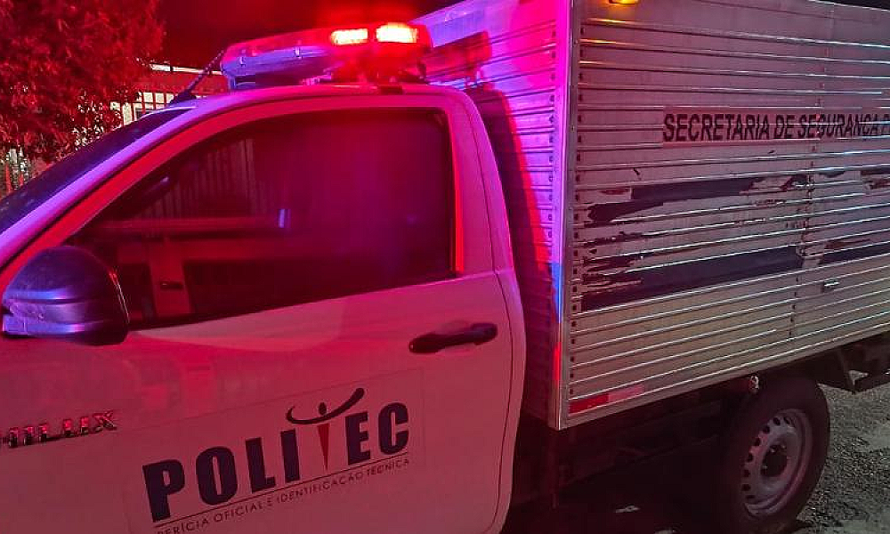 Hilux capota e mata passageiro e motorista desaparece antes da chegada do socorro