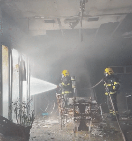 Bombeiros combatem incêndio que destruiu área gourmet de casa em Sorriso