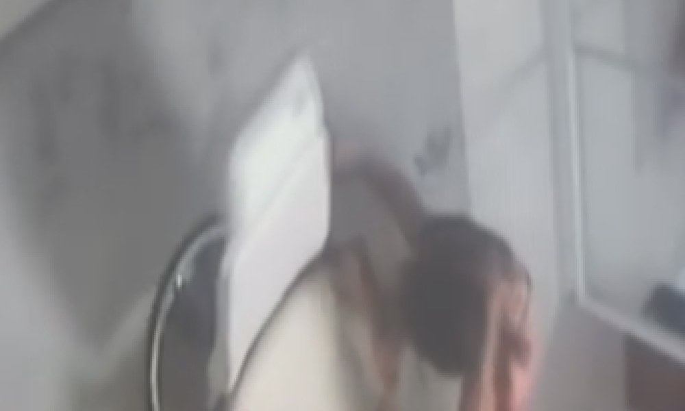 “Eu tenho medo de morrer”: Jovem expõe abuso e acusa ex de perseguição (Vídeo)