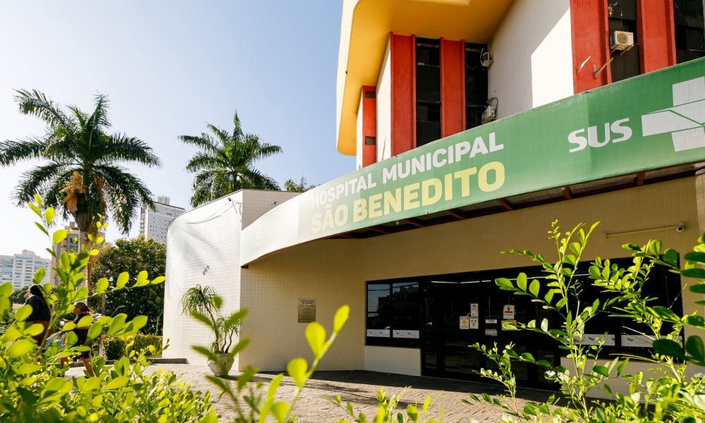 Homem de 33 anos morre em hospital de Cuiabá com suspeita de intoxicação por metanol