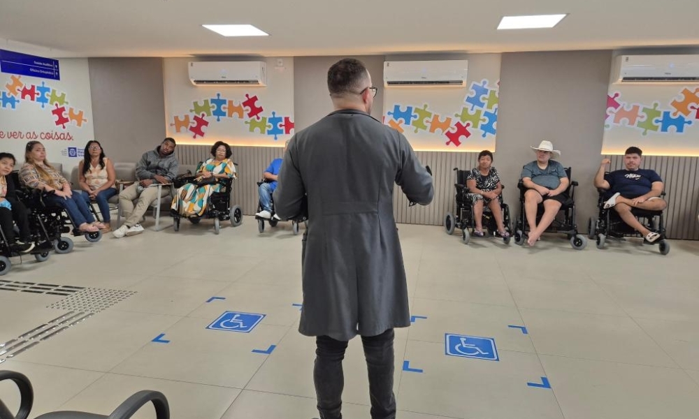 Governo de MT entrega 40 cadeiras de rodas motorizadas em mutirão no Cridac