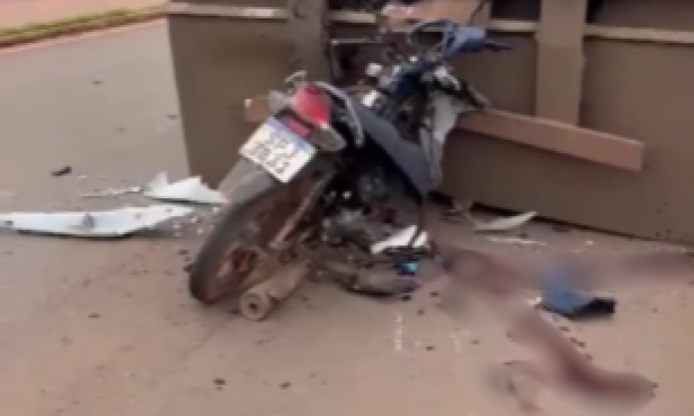 Motociclista morre após colidir na traseira de carreta