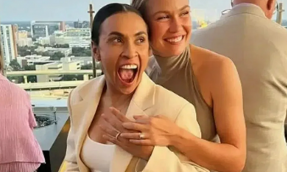 Marta e companheira de time ficam noivas nos Estados Unidos