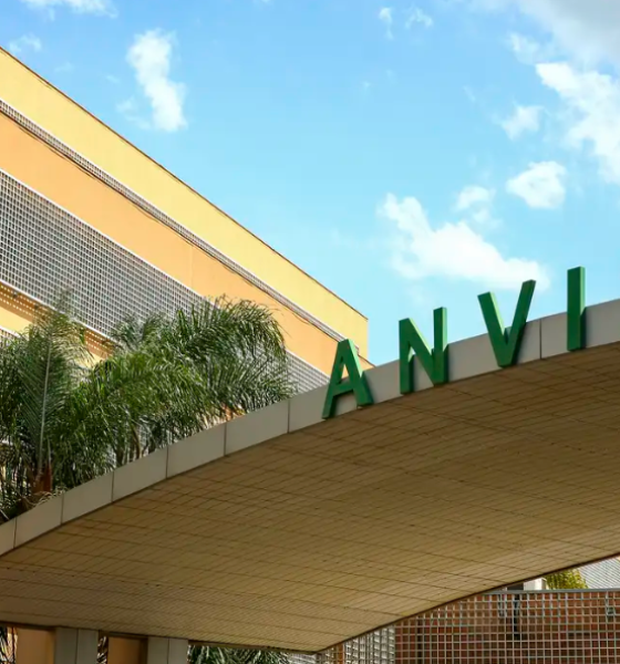 Anvisa proíbe venda de cosméticos irregulares e acende alerta aos consumidores
