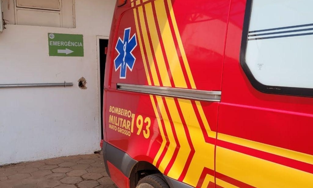 Bombeiros socorrem vítima de explosão causada por vazamento de gás de cozinha canalizado