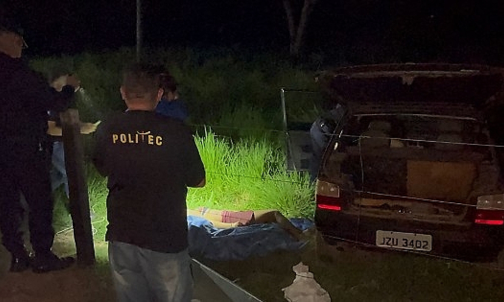 Mulher é achada morta dentro de carro abandonado em chácara de Cáceres