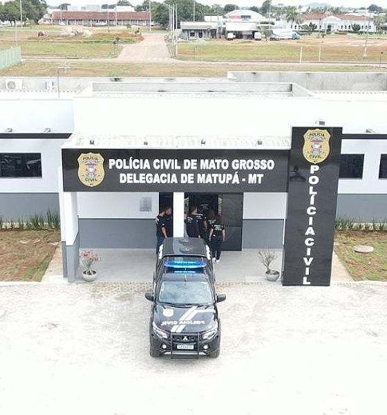 Polícia Civil prende homem suspeito de agredir e ameaçar matar a esposa na frente da filha