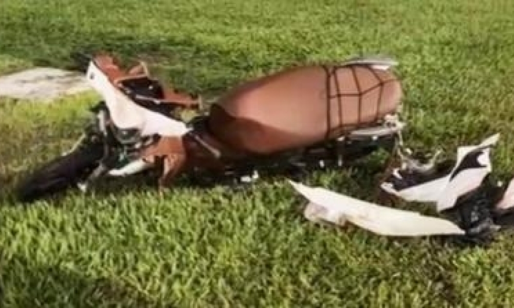 Motociclista fica ferido após colisão com carro em rotatória de Sinop