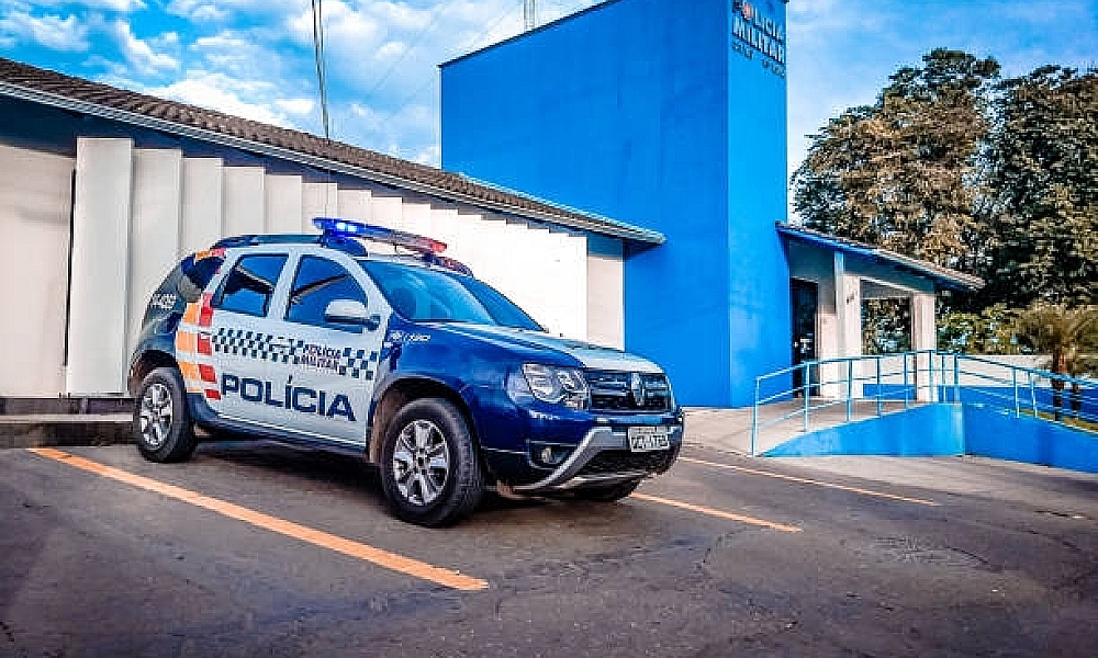 Jovem escapa de tentativa de homicídio após ataque de falsos policiais em Cáceres