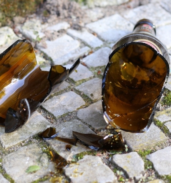 Briga na virada do ano termina com homem ferido por garrafada em Cuiabá