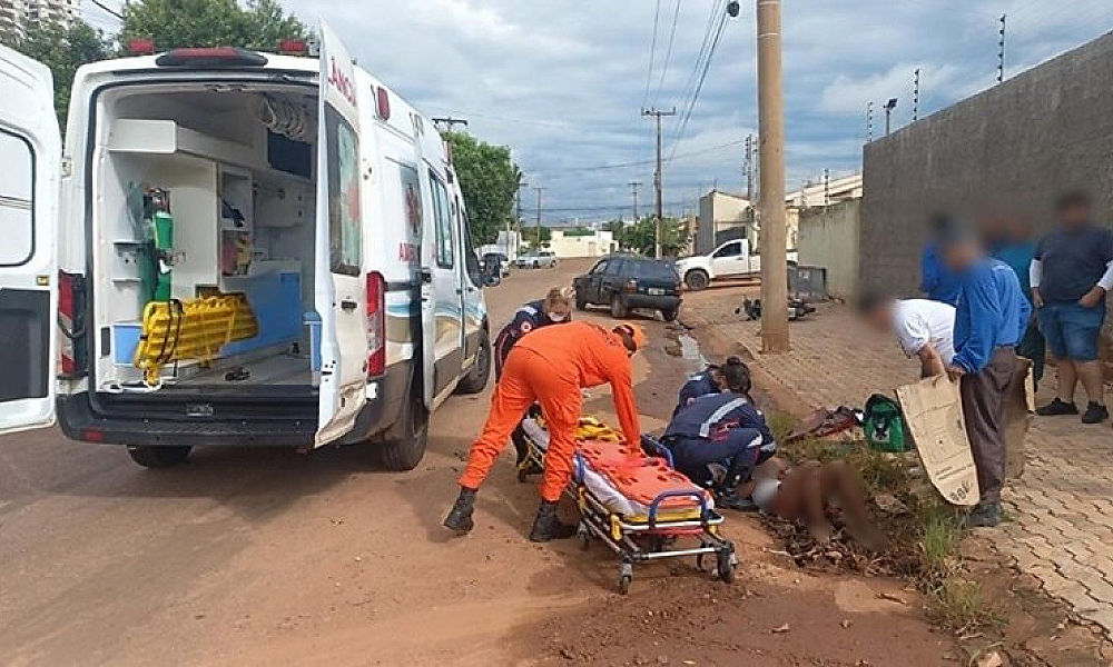 Colisão entre carro e motocicleta deixa motociclista gravemente ferido em Rondonópolis (Vídeo)