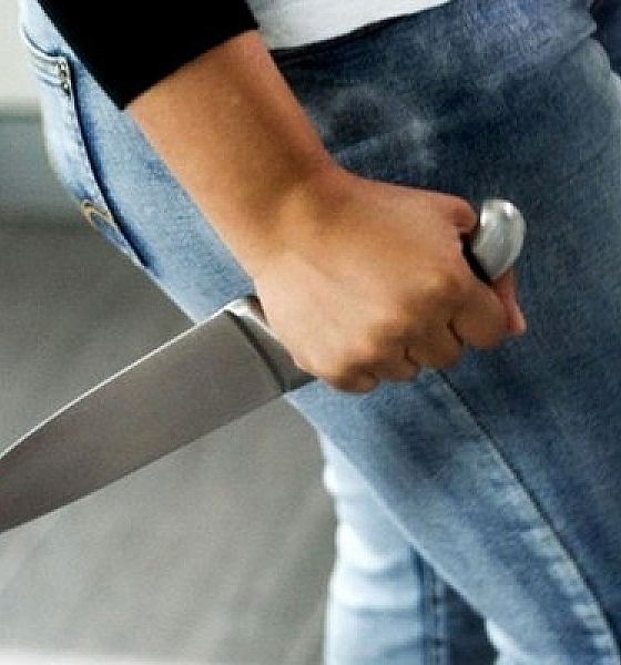 Discussão por dinheiro acaba em ameaça com faca e leva casal à delegacia