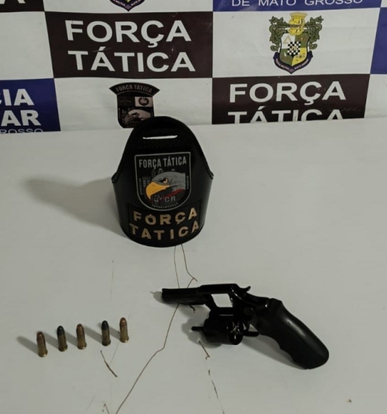 Força Tática prende mulher com arma escondida em carro em Rondonópolis