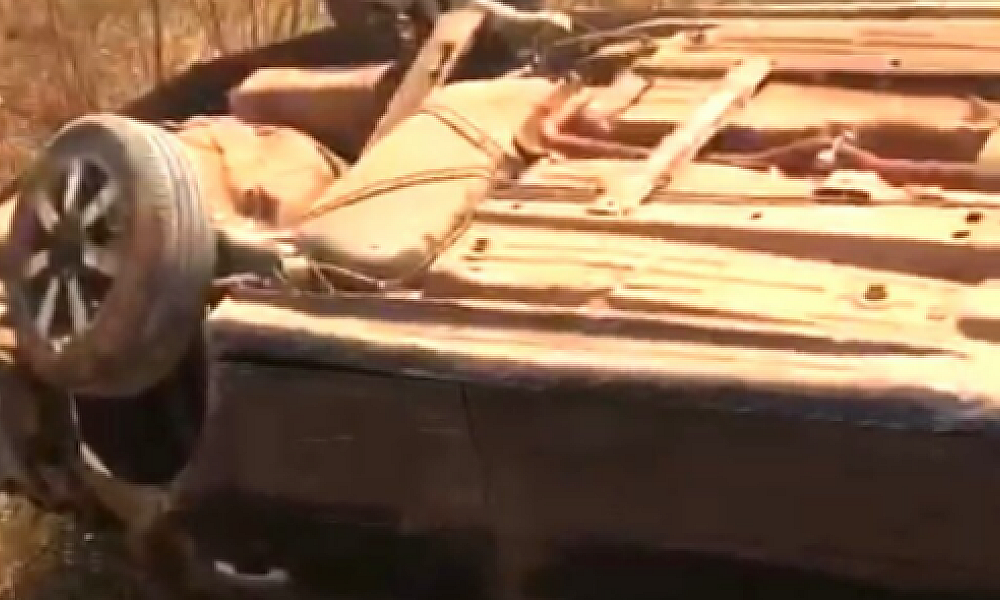 Criança morre ao ser arremessada durante capotamento; outras 3 pessoas ficaram feridas