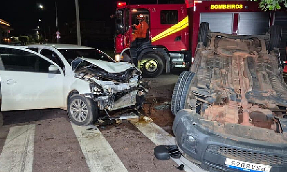 Capotamento após colisão deixa uma pessoa ferida em Sinop