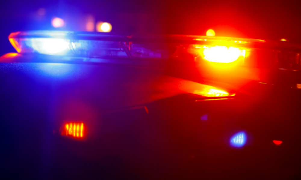 Homem agride esposa e pede que filho compre gasolina para queimá-la