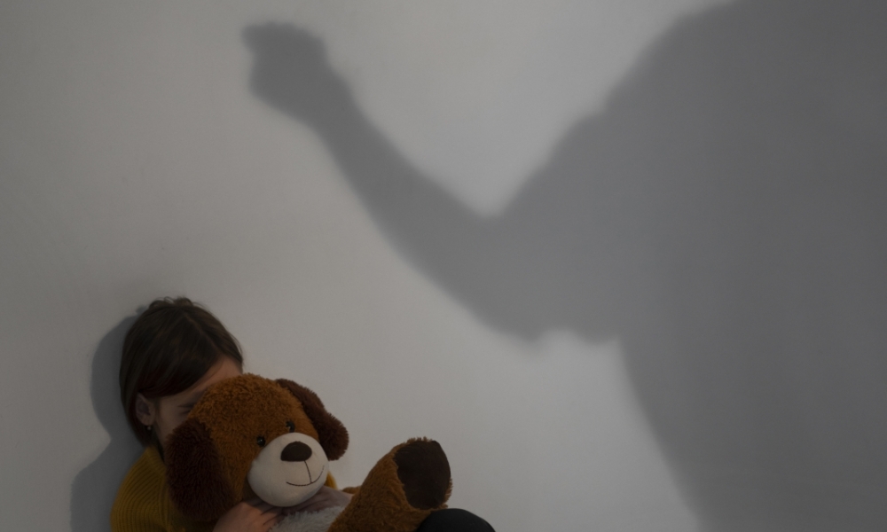 Padrasto é preso suspeito de violência sexual contra enteada de 13 anos