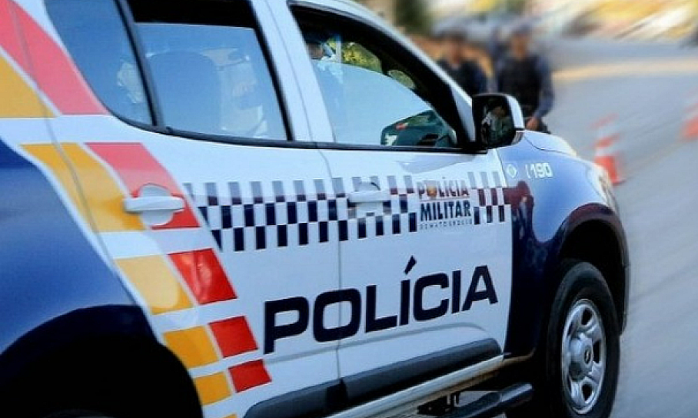 Motociclista mata homem a tiros em Cuiabá na frente da família