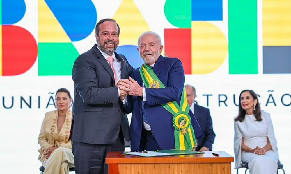 Ministro anuncia ampliação do vale-gás para 20 milhões de famílias