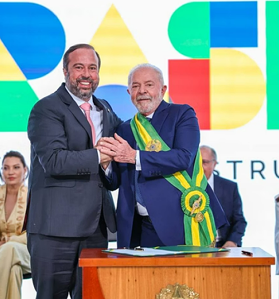 Ministro anuncia ampliação do vale-gás para 20 milhões de famílias