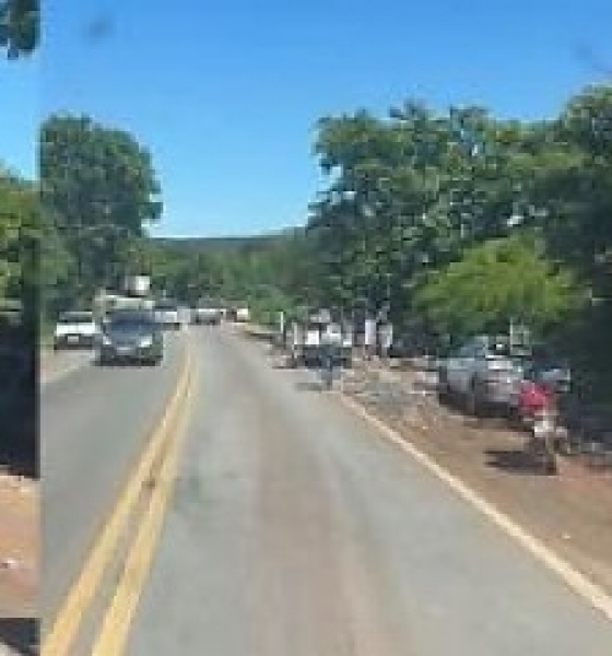 Acidente na BR-070: carreta tomba e carga de cerveja � levada por populares(V�deo)