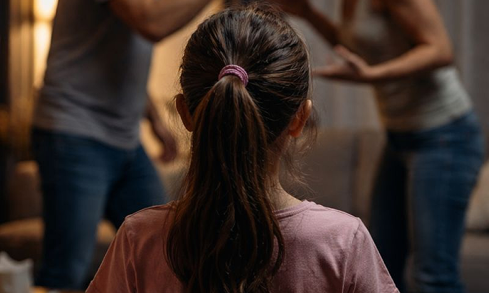 Adolescente é atacada ao presenciar briga familiar e pede ajuda à polícia