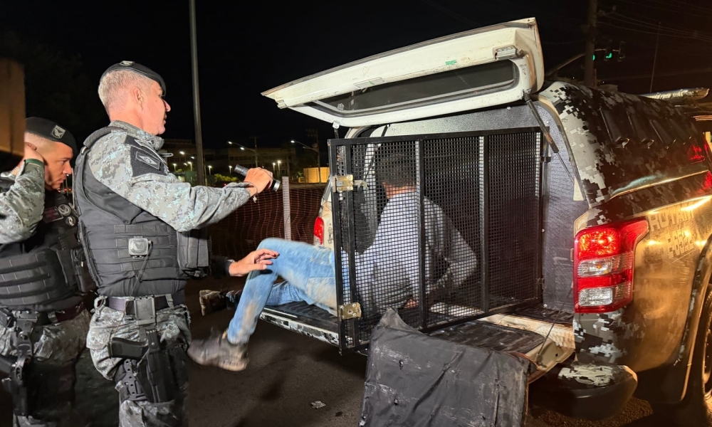 Suspeito é preso com carro roubado após assalto violento em propriedade rural de Várzea Grande