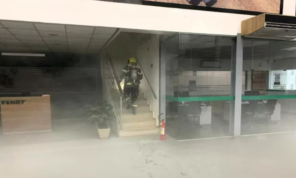 Incêndio em concessionária de máquinas em Primavera do Leste é controlado pelo corpo de bombeiros