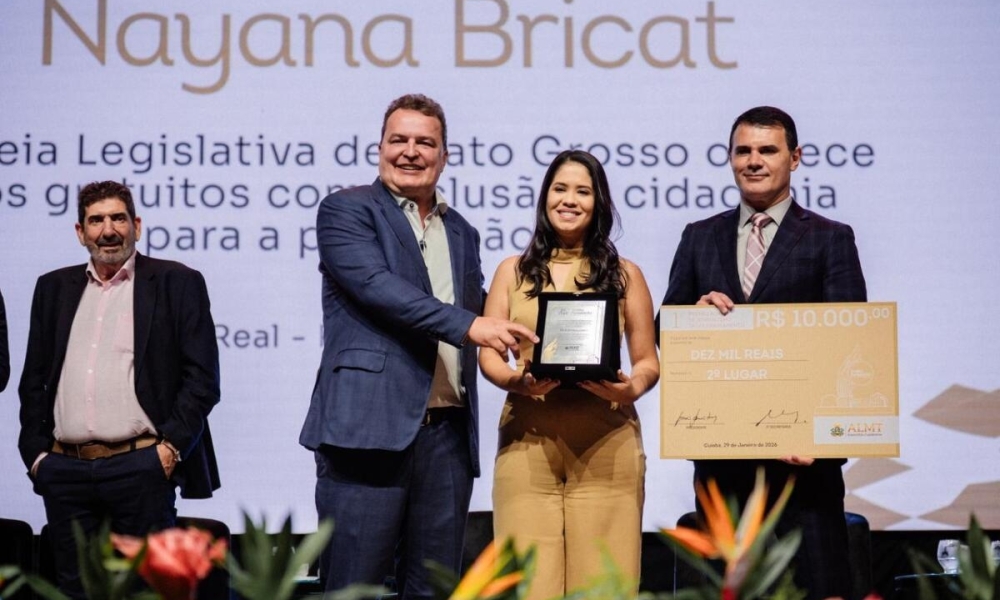 Presidente Max Russi entrega prêmios do 1º Troféu Parlamento de Jornalismo